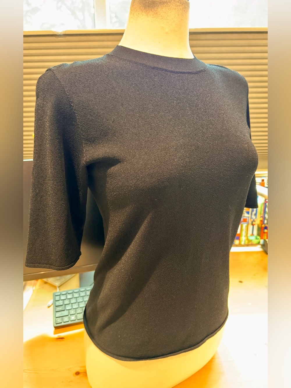 Vince Knit Top Black Short-Sleeve Crewneck Medium Women EUC